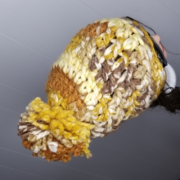 Handmade Crochet Slouchy Chunky Beanie w/ Pom - Picture 5 of 10